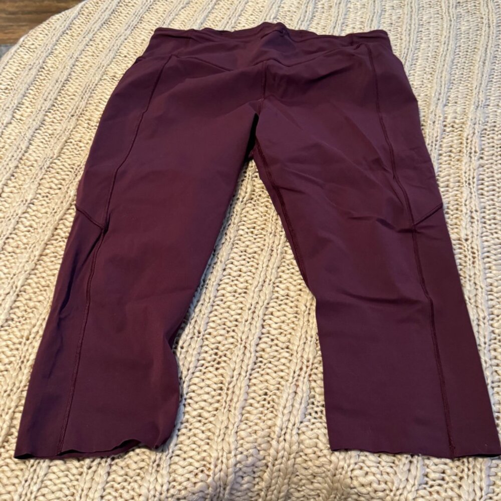 LuLuLemon. Midrise Bergundy Cropped Leggings woman’s size 12
